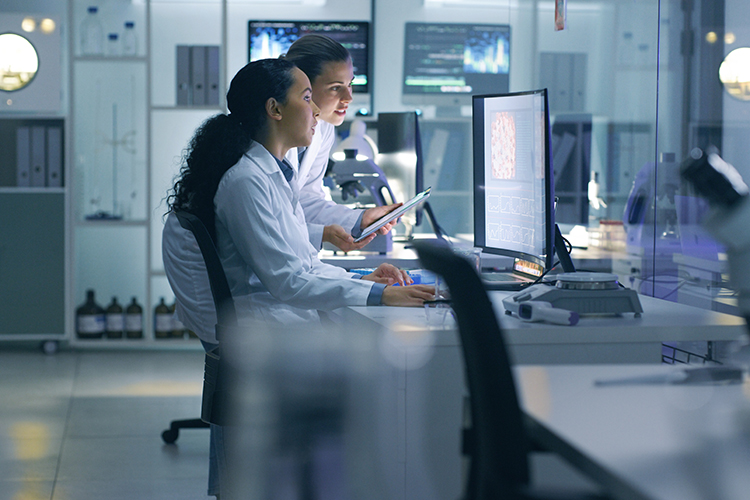 Female scientists in a lab